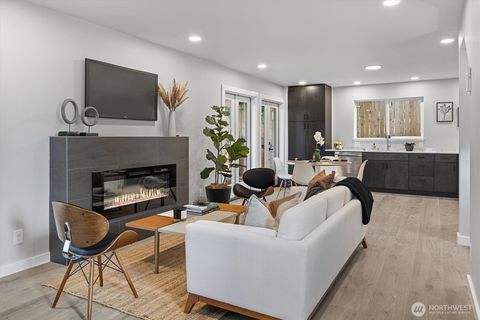 Photo of 13724 22nd Avenue NE, Seattle, WA 98125 (MLS # 2448601)