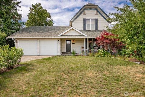 Photo of 704 Glenning Street, Lynden, WA 98264 (MLS # 2527898)