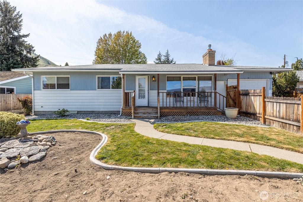 Photo of 312 Marie Avenue, Wenatchee, WA 98802 (MLS # 2510006)