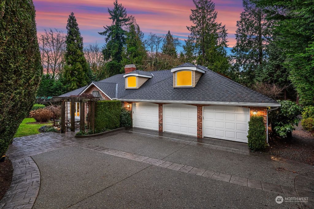 Photo of 7675 NE 14th Street, Medina, WA 98039 (MLS # 2193564)