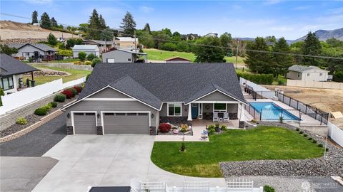 Photo of 821 S Mary Avenue, East Wenatchee, WA 98802 (MLS # 2534475)