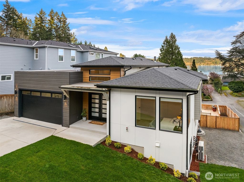 Photo of 240 W Lake Sammamish Parkway SE, Bellevue, WA 98008 (MLS # 2405473)