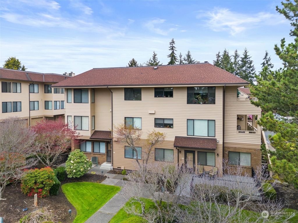 Photo of 914 S 248th Street #7, Des Moines, WA 98198 (MLS # 2060098)