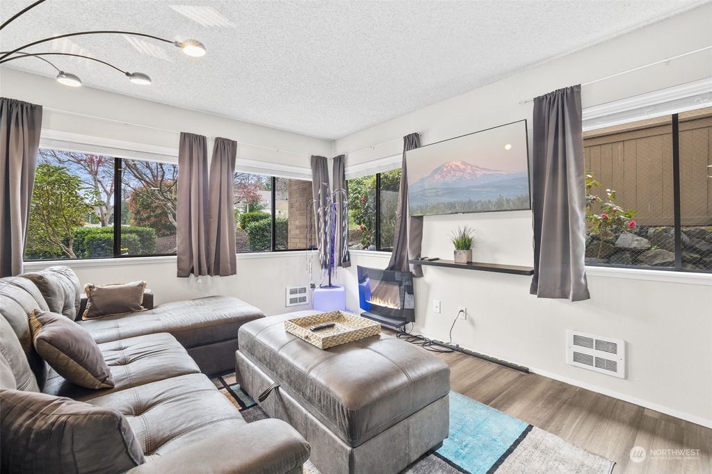 Photo of 914 S 248th Street #7, Des Moines, WA 98198 (MLS # 2060098)