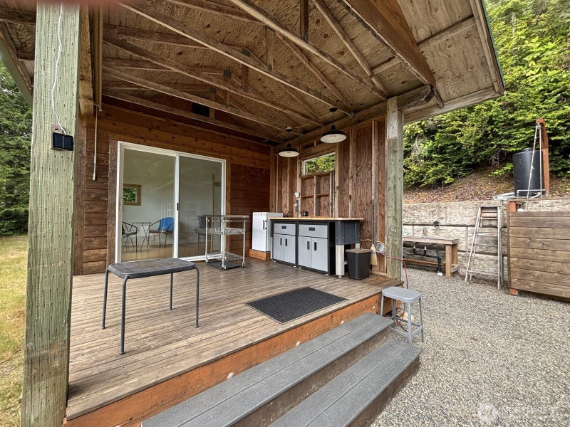 331 NE Capstan Rock Road
