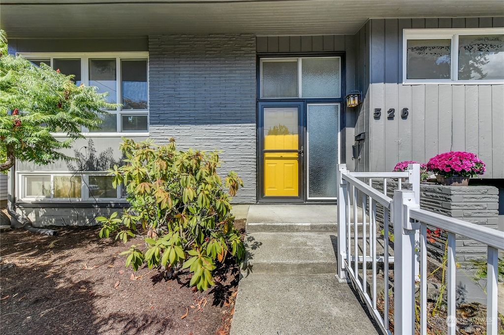 Photo of 526 NE 124th Street, Seattle, WA 98125 (MLS # 2159385)