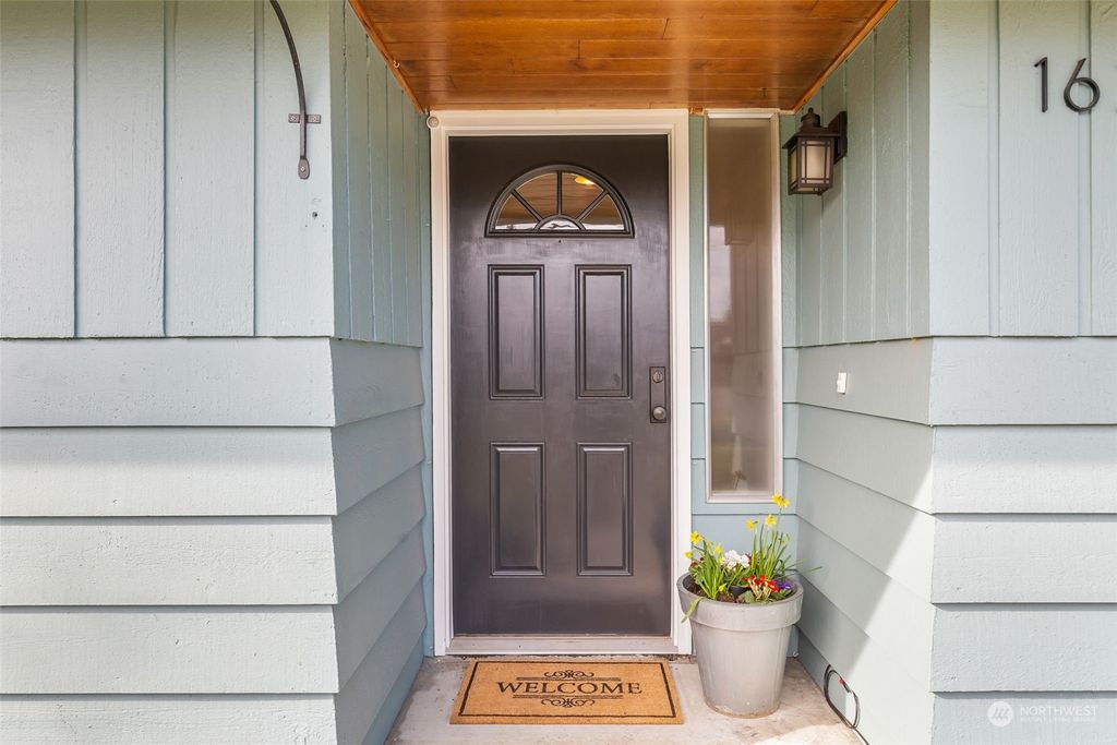 Photo of 16251 11th Avenue SW, Burien, WA 98166 (MLS # 2197915)