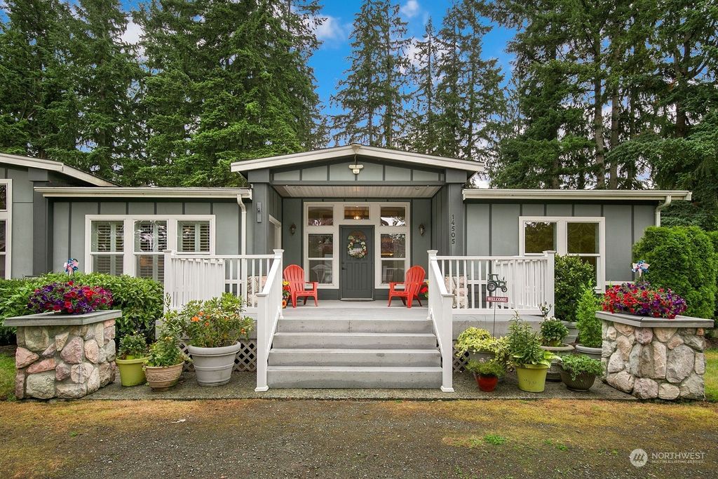 Photo of 14505 160th Avenue SE, Renton, WA 98059 (MLS # 2128722)