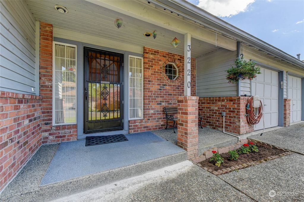 Photo of 3220 206th Place SW, Lynnwood, WA 98036 (MLS # 2242611)