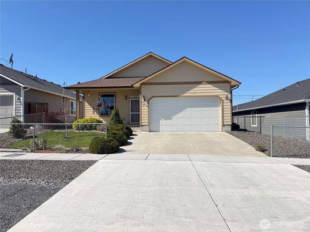 Photo of 27 S Ginko Street, Soap Lake, WA 98851 (MLS # 2499895)