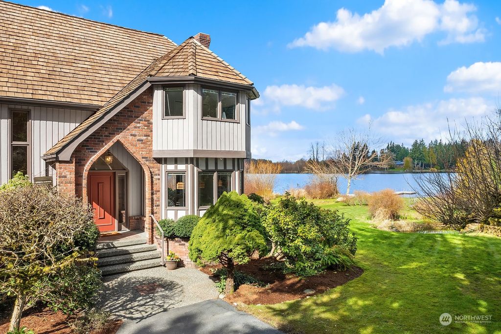 Photo of 16114 SE 24th Street, Bellevue, WA 98008 (MLS # 2205600)