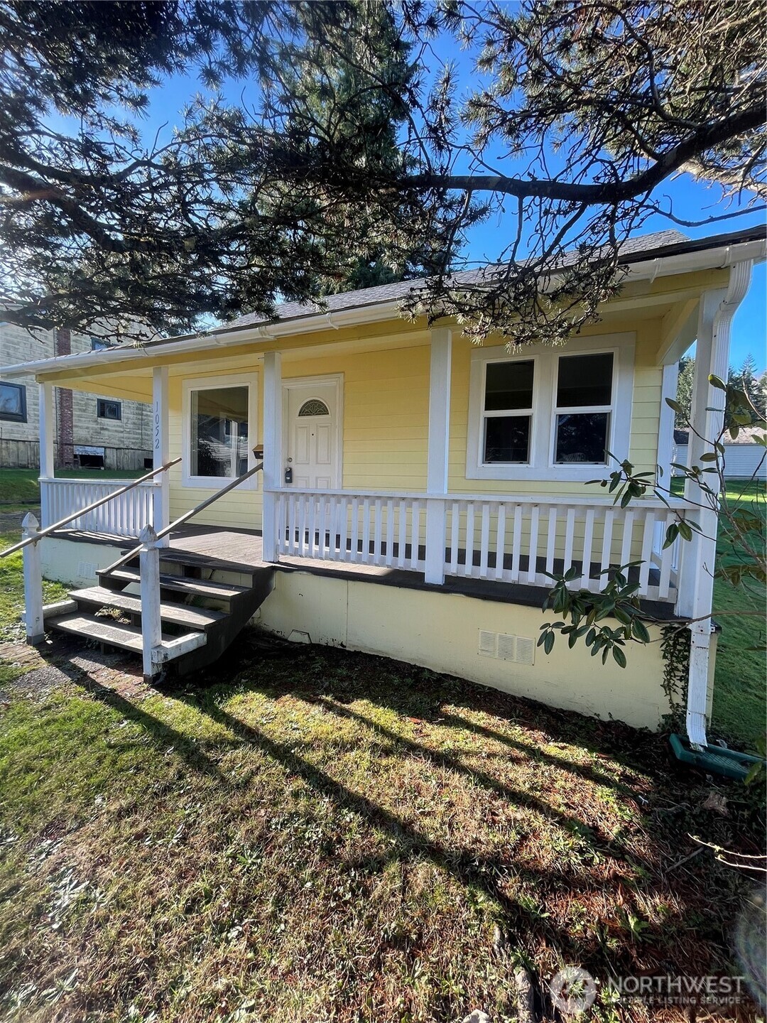 1052 Ballentine Street