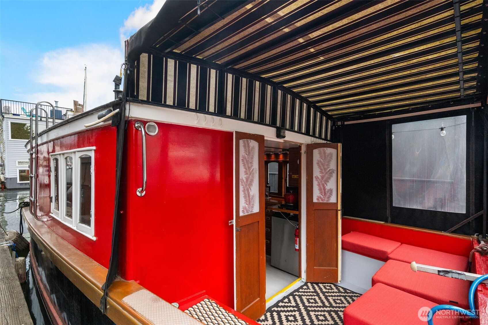 2143 Northlake Way 34