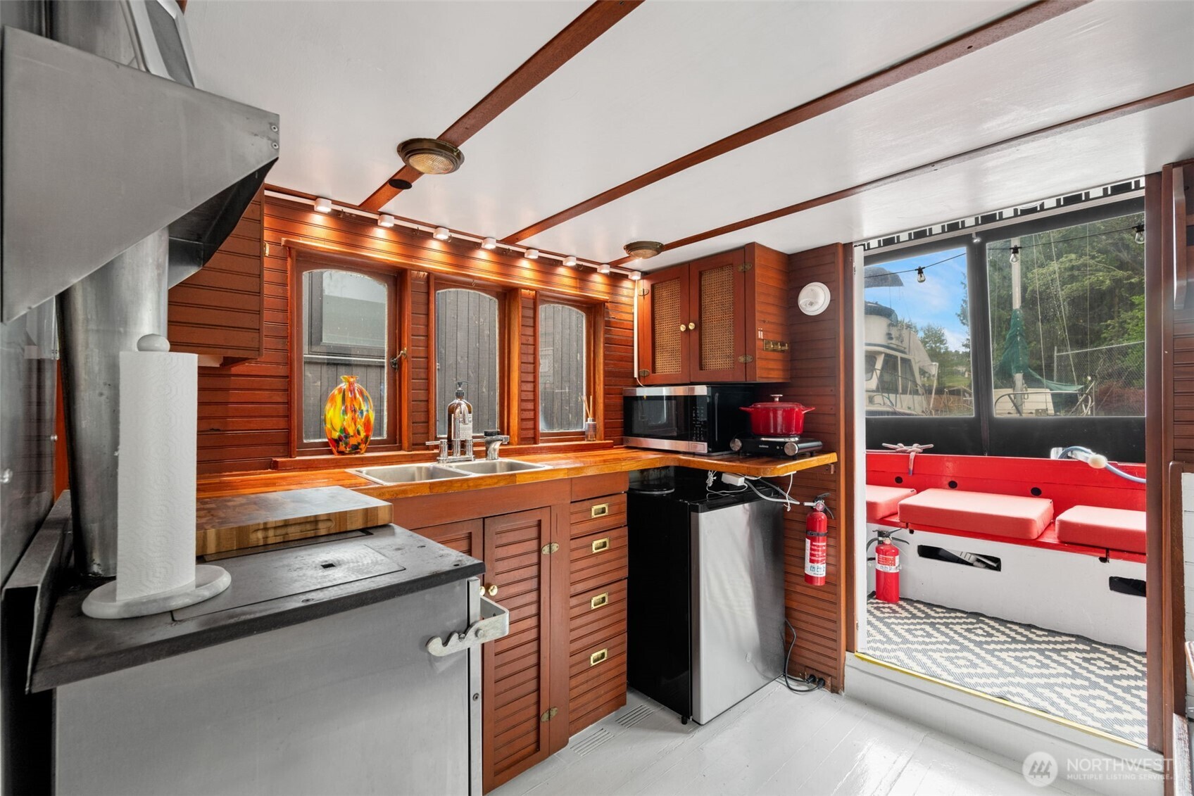 2143 Northlake Way 34