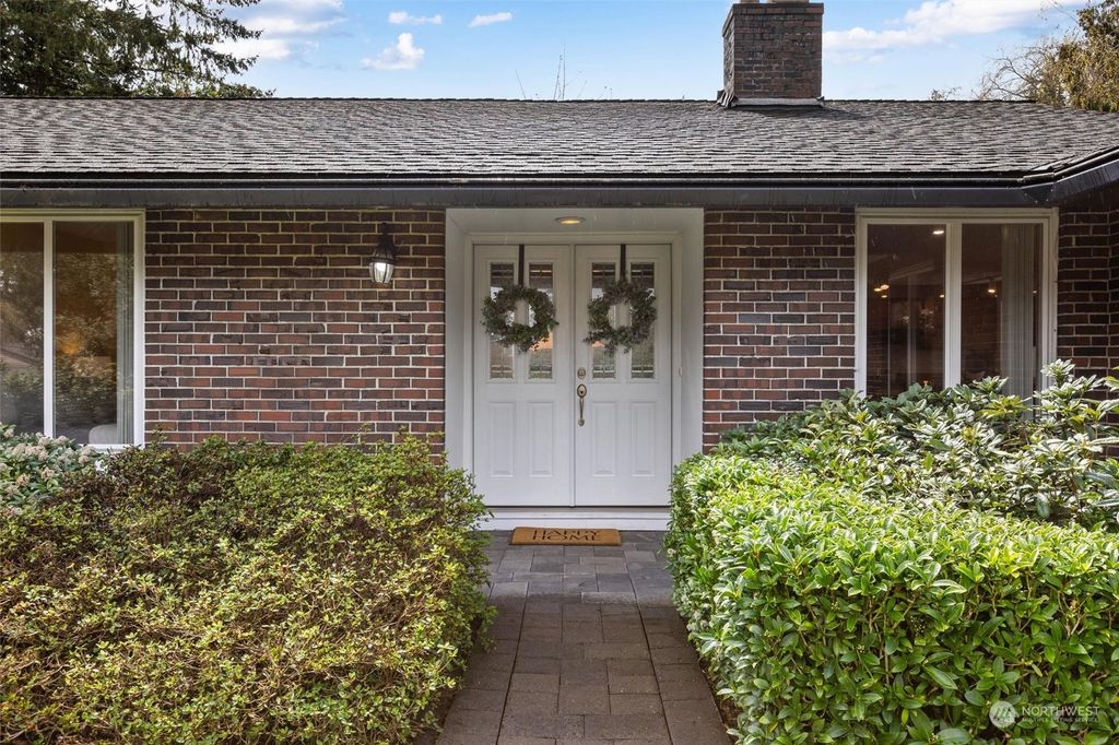 Photo of 2802 178th Avenue NE, Redmond, WA 98052 (MLS # 2053425)