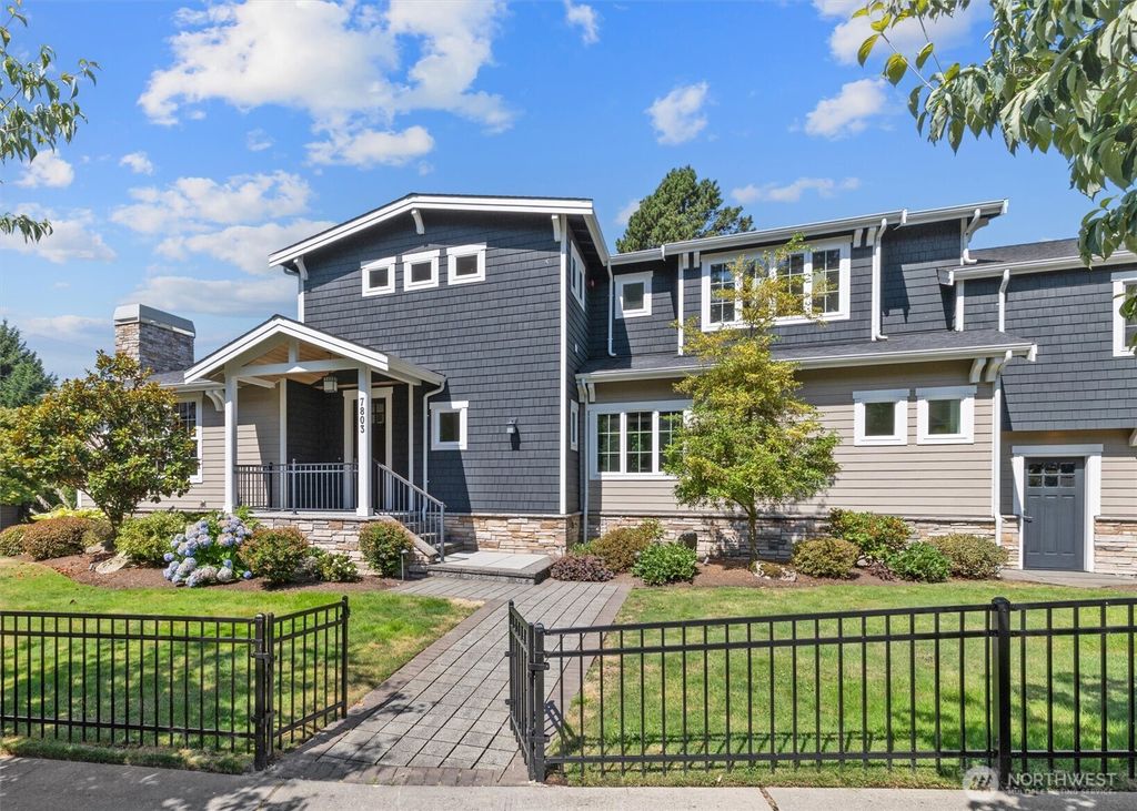 Photo of 7803 115th Place NE, Kirkland, WA 98033 (MLS # 2412118)