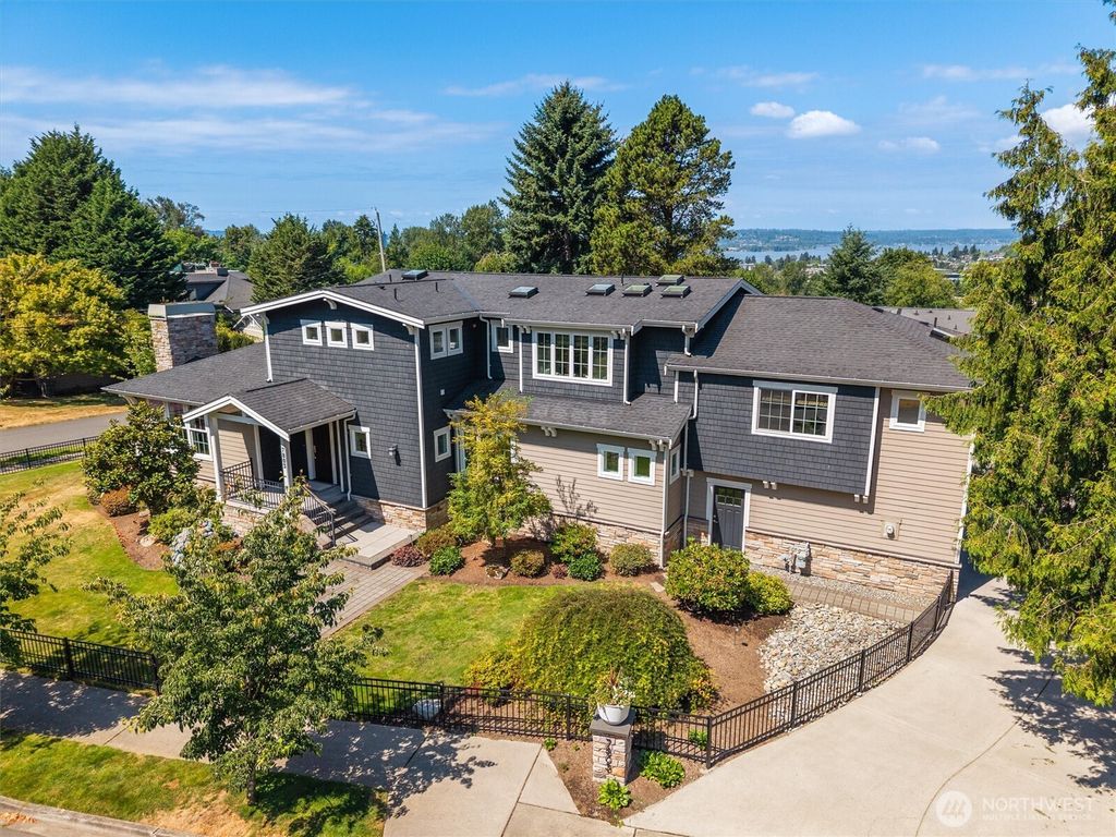 Photo of 7803 115th Place NE, Kirkland, WA 98033 (MLS # 2412118)