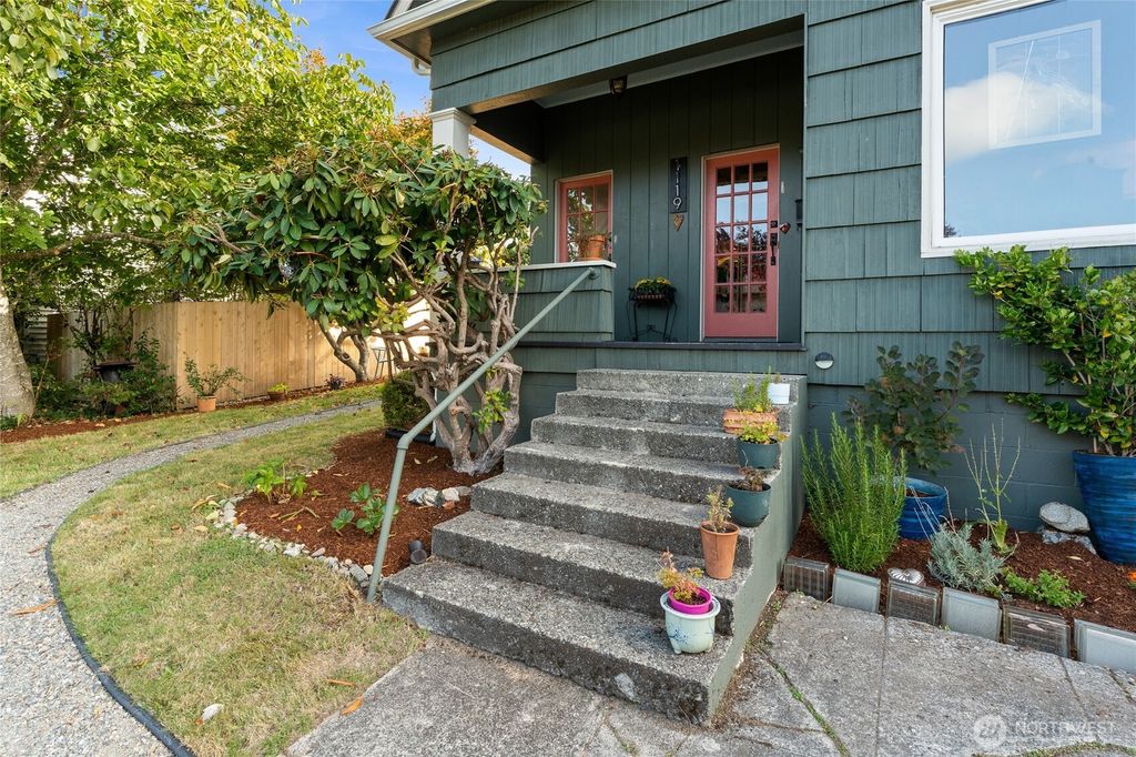 Photo of 1119 N Oakes St, Tacoma, WA 98406 (MLS # 2443145)