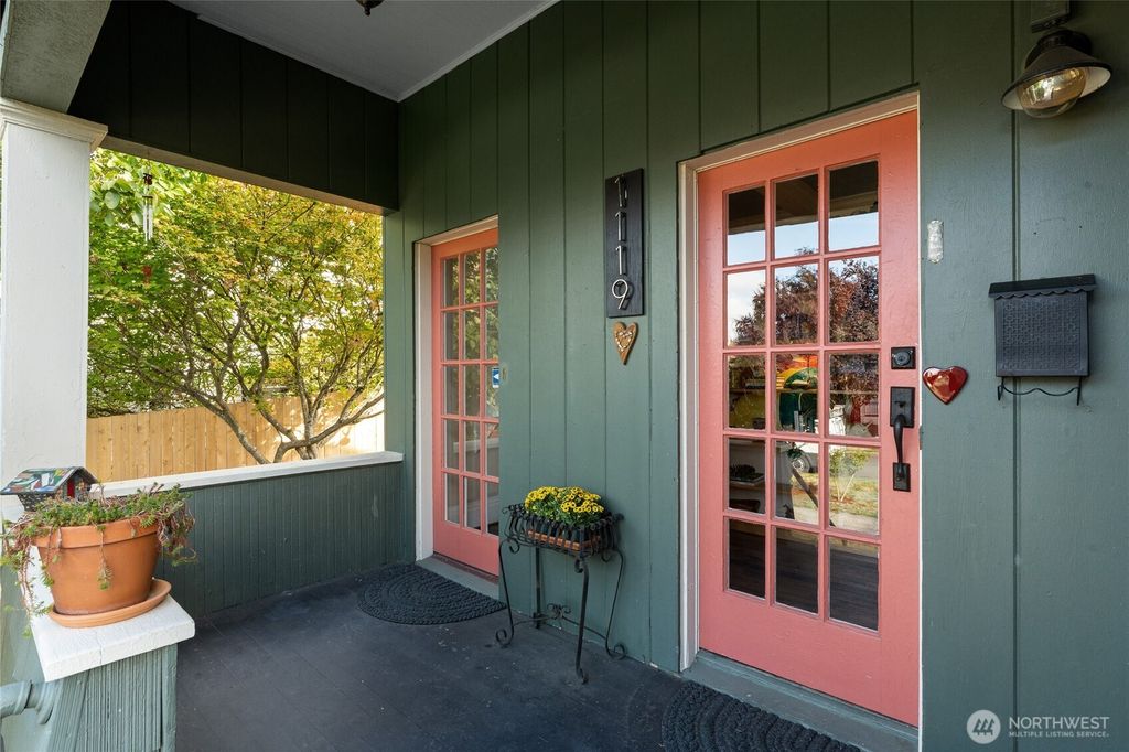 Photo of 1119 N Oakes St, Tacoma, WA 98406 (MLS # 2443145)