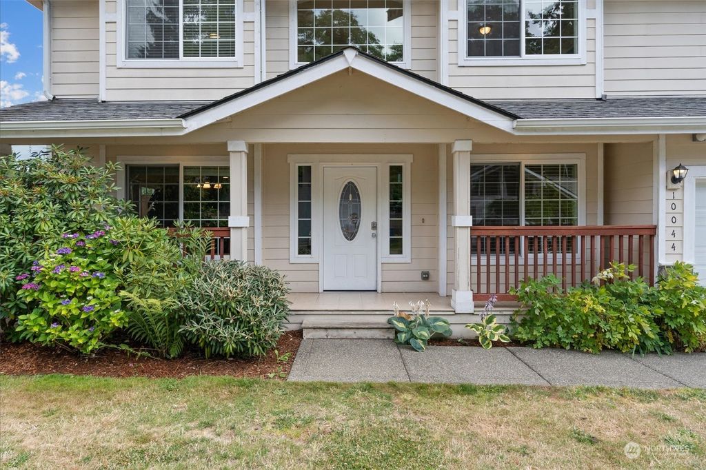 Photo of 10044 26th Avenue SW, Seattle, WA 98146 (MLS # 2140528)