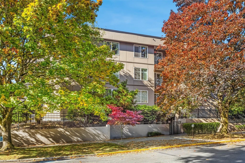 Photo of 701 17th Avenue #105, Seattle, WA 98122 (MLS # 2596131)