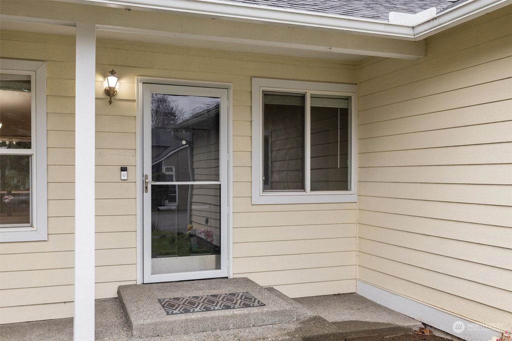 Photo of 11116 SE 316th Place, Auburn, WA 98092 (MLS # 2320339)