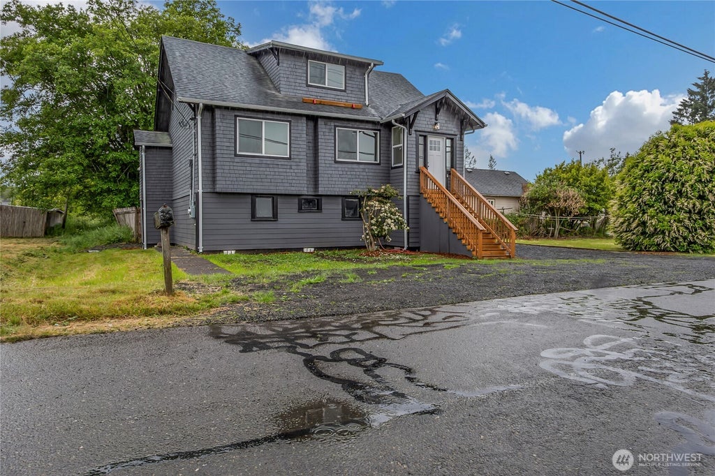 Photo of 307 S Exchange Street, Aberdeen, WA 98520 (MLS # 2542284)