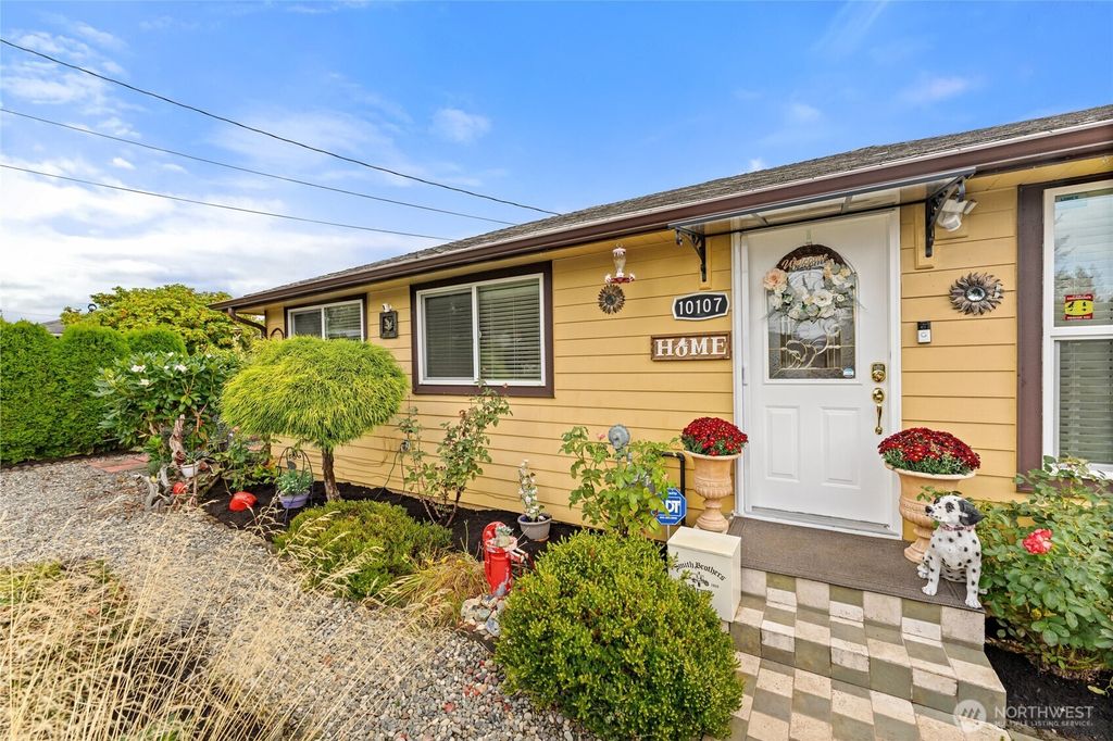 Photo of 10107 Meridian Avenue, Everett, WA 98208 (MLS # 2440815)