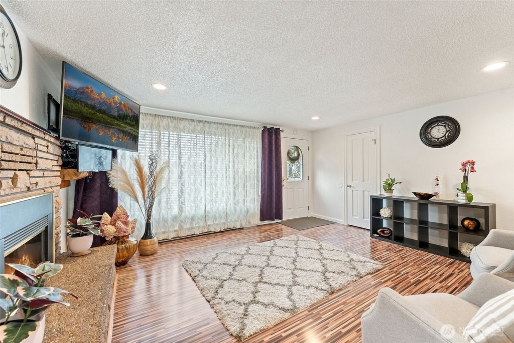 Photo of 10107 Meridian Avenue, Everett, WA 98208 (MLS # 2440815)