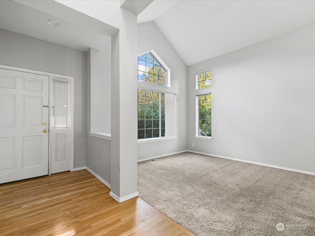 Photo of 25700 SE 35th Place, Issaquah, WA 98029 (MLS # 2175912)