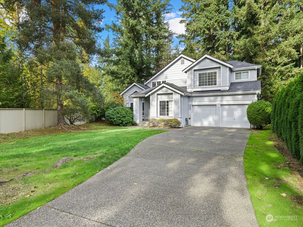 Photo of 25700 SE 35th Place, Issaquah, WA 98029 (MLS # 2175912)