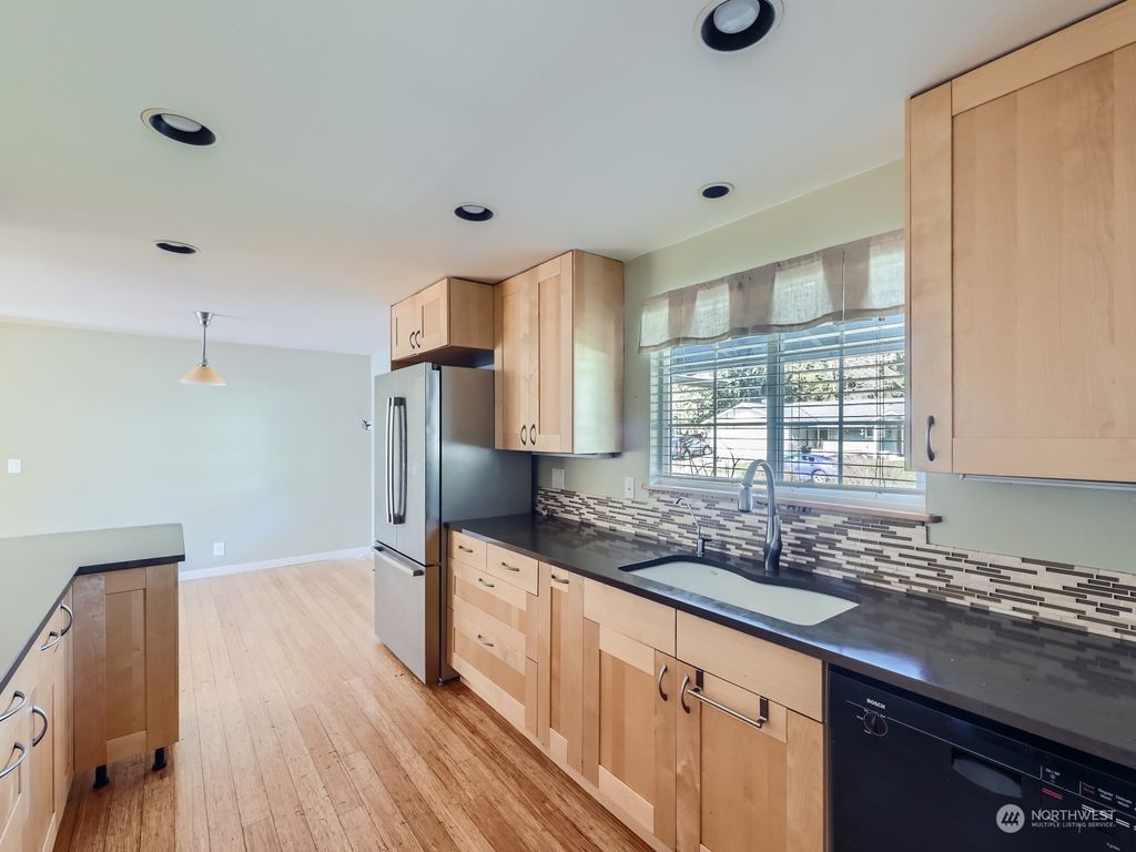 Photo of 16111 NE 100th Street, Redmond, WA 98052 (MLS # 2211487)