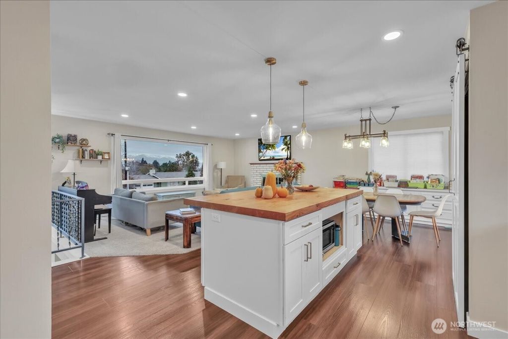 Photo of 217 S Iowa Avenue, East Wenatchee, WA 98802 (MLS # 2458332)