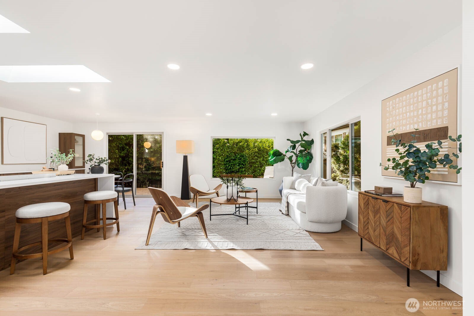 19425 Hollyhills Drive NE