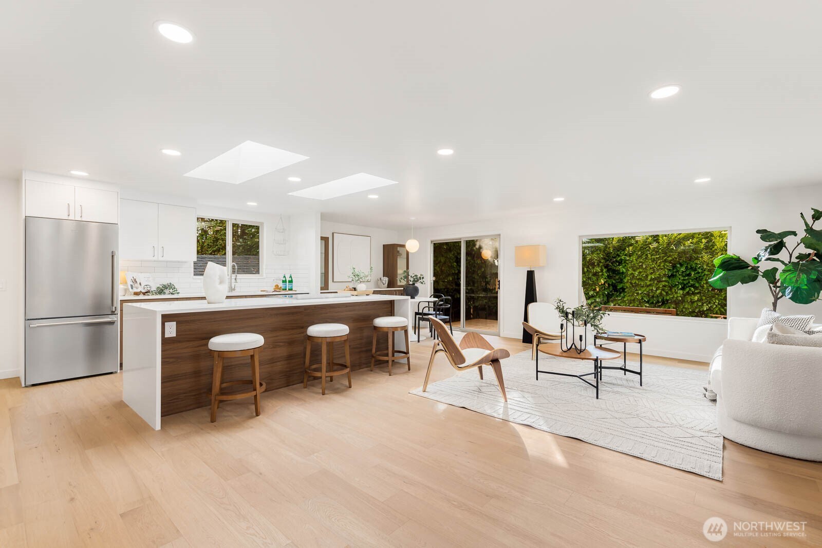 19425 Hollyhills Drive NE