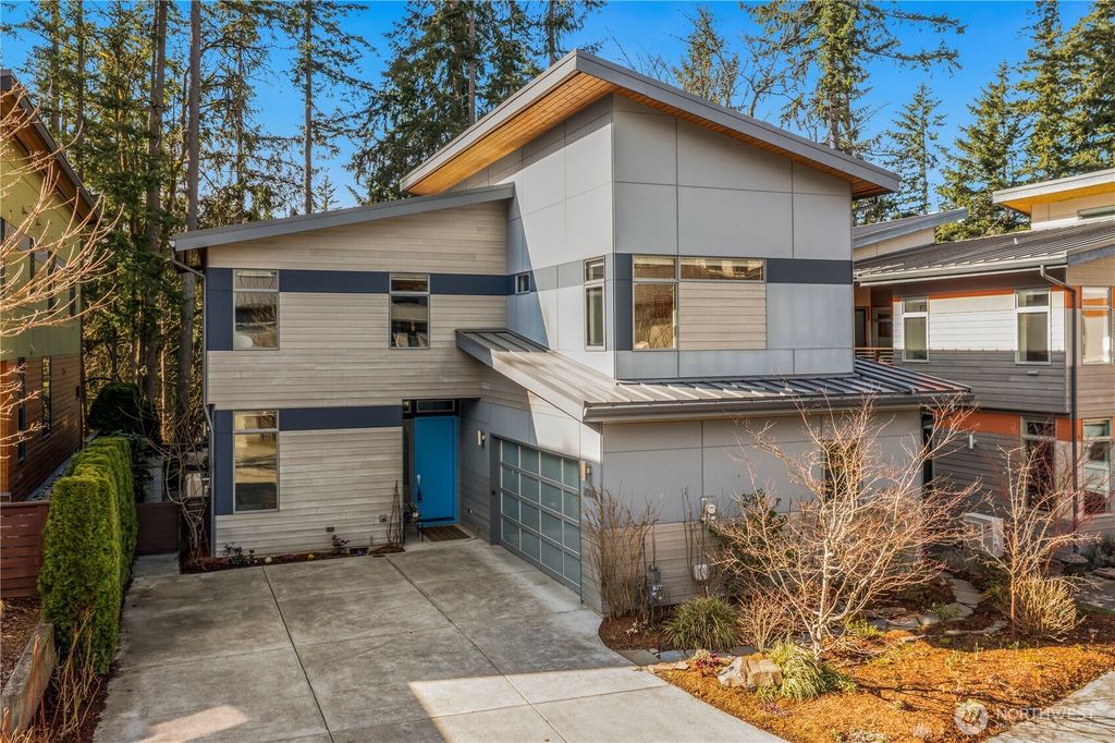 Photo of 21976 SE 31st Court, Sammamish, WA 98075 (MLS # 2343951)