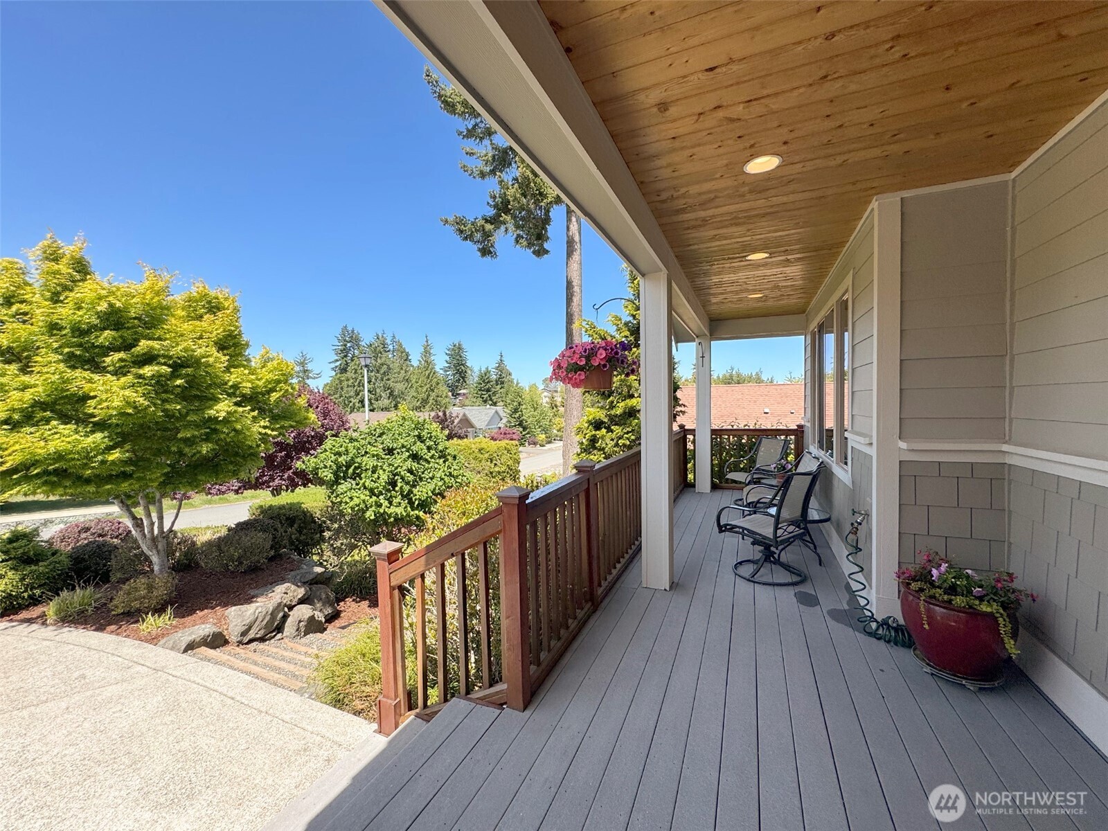 1427 N Aurora Court