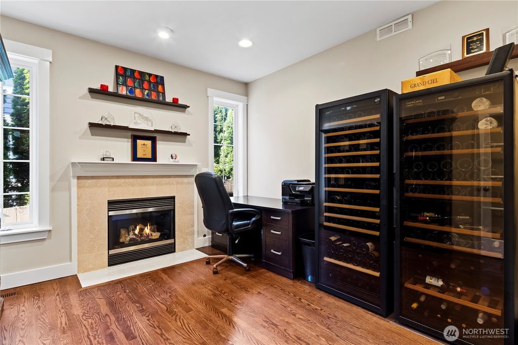 listing image 9366156753148898109