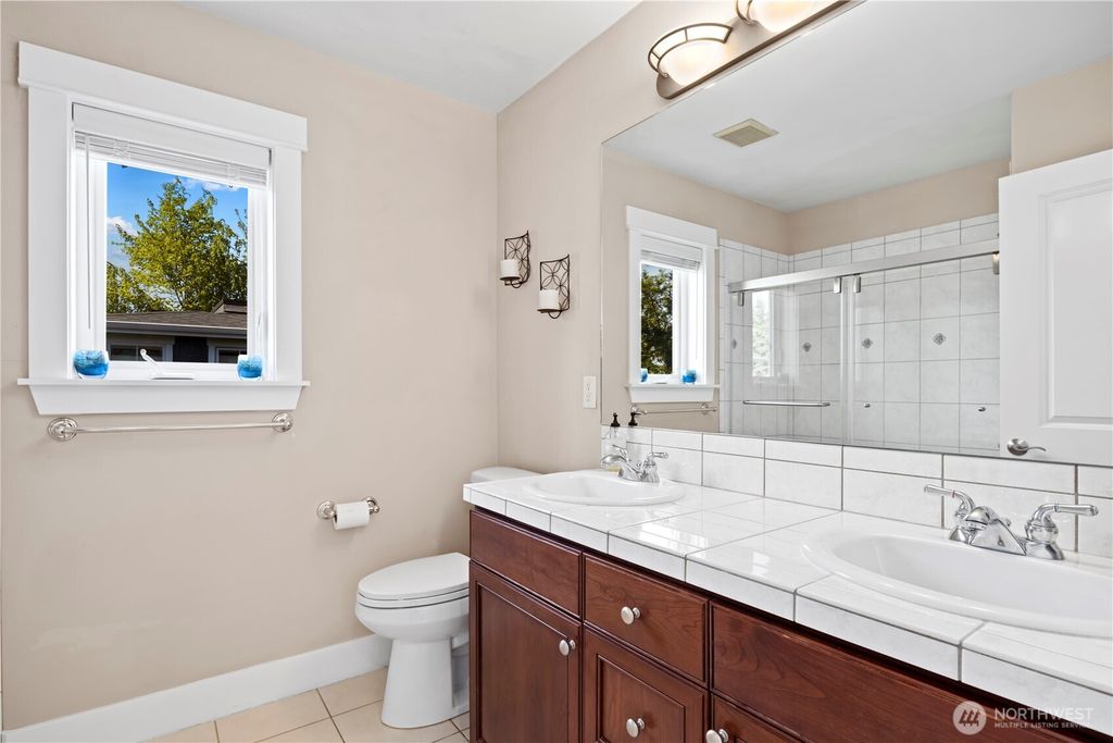 listing image 9361972026159391031