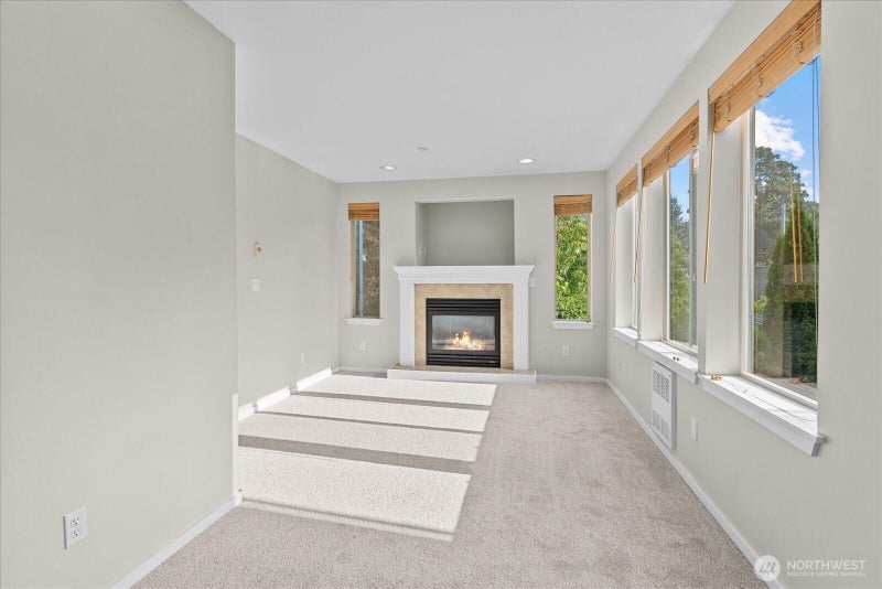 205 Avenue E B