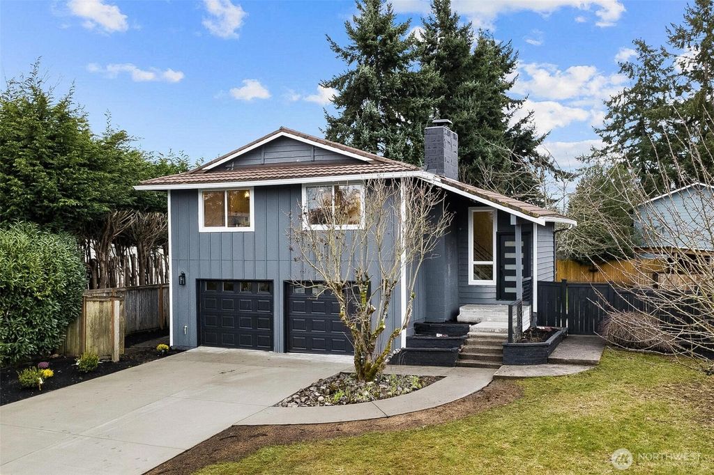 Photo of 1413 S 275th Place, Des Moines, WA 98198 (MLS # 2486363)