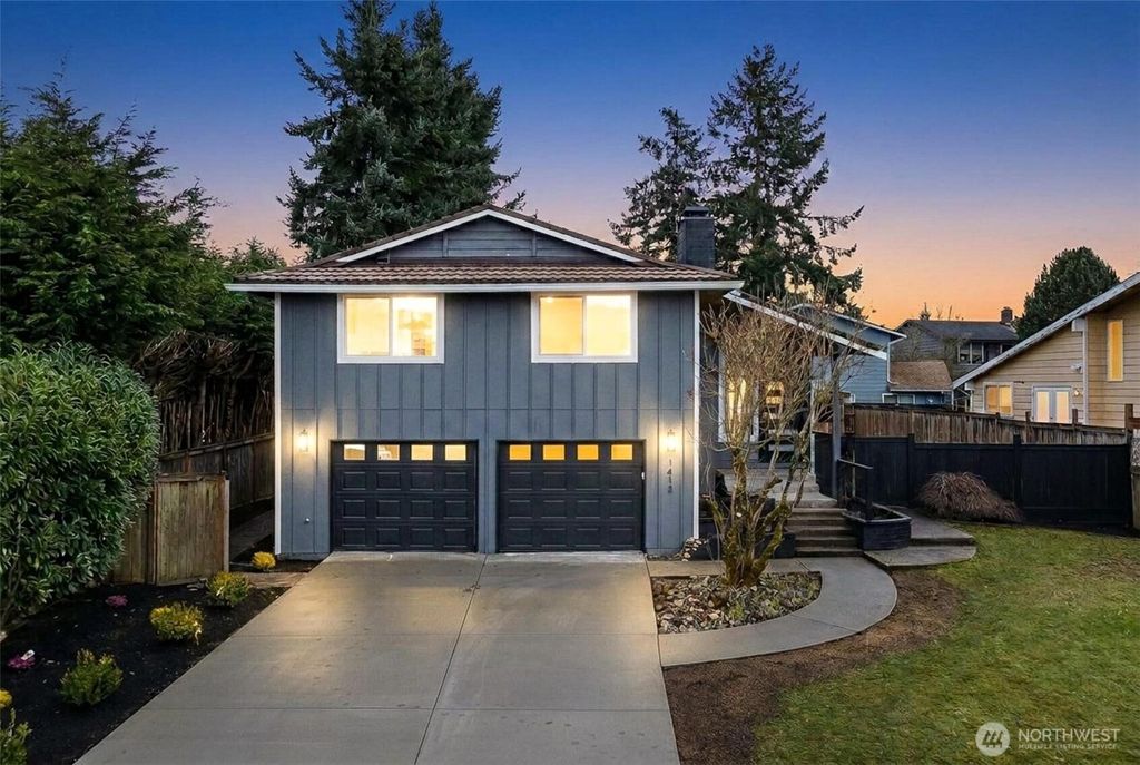 Photo of 1413 S 275th Place, Des Moines, WA 98198 (MLS # 2486363)