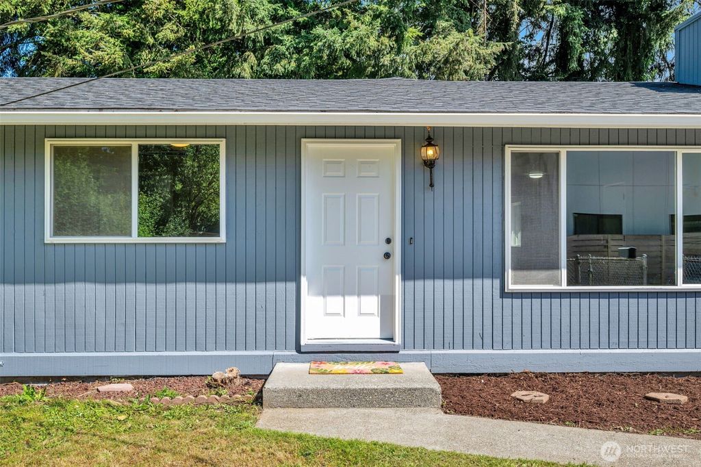 Photo of 12833 9th Avenue SW, Burien, WA 98146 (MLS # 2512511)