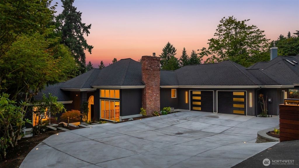 Photo of 8402 SE 53rd Place, Mercer Island, WA 98040 (MLS # 2513696)