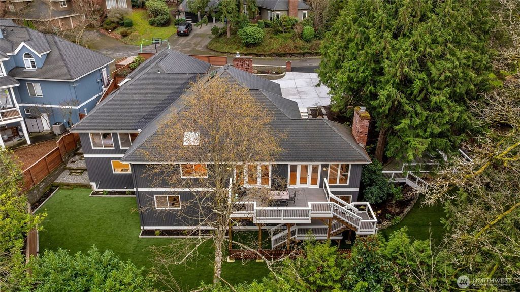 Photo of 8402 SE 53rd Place, Mercer Island, WA 98040 (MLS # 2513696)