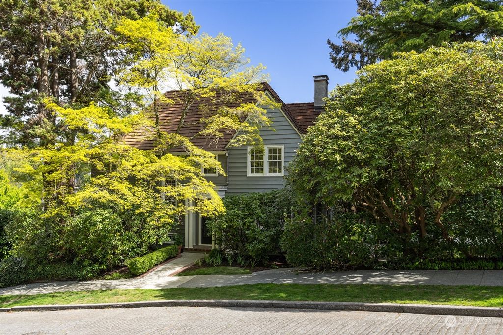 Photo of 300 36th Avenue E, Seattle, WA 98112 (MLS # 2227369)