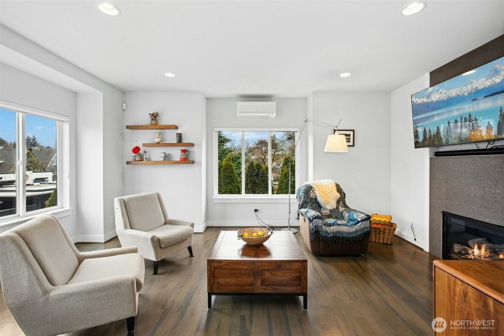 Photo of 2607 E Pike Street, Seattle, WA 98122 (MLS # 2327761)