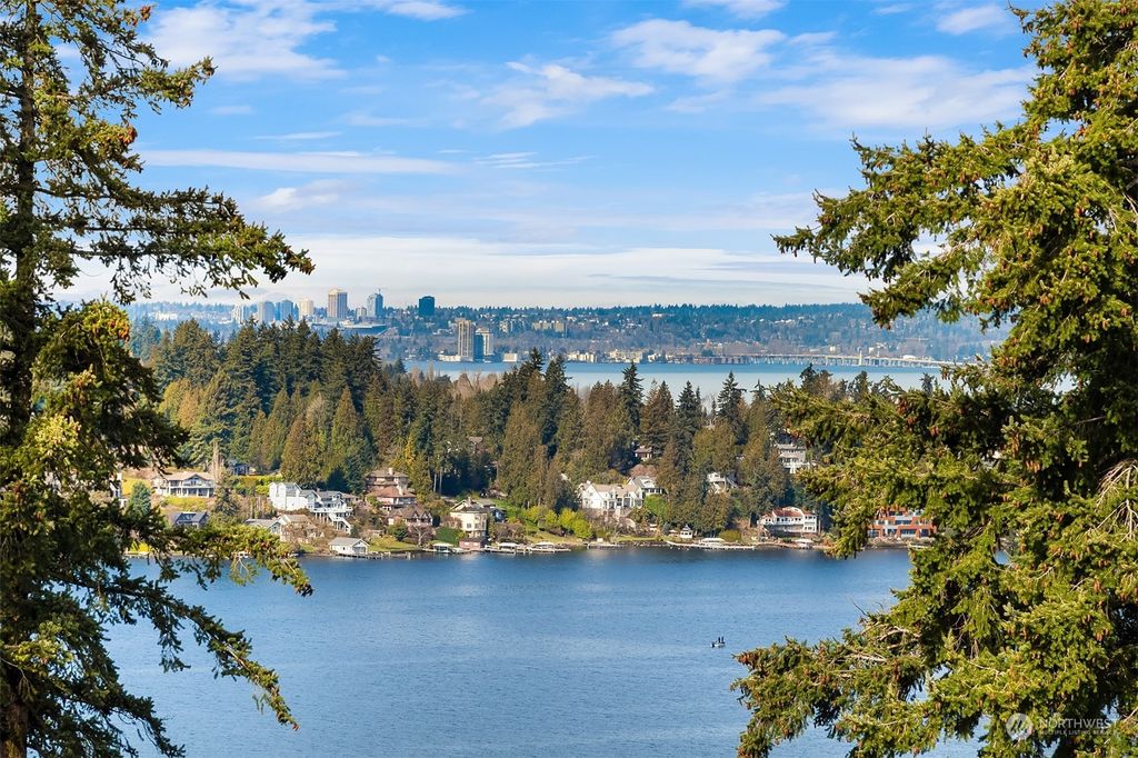 Photo of 4915 116th Place SE, Bellevue, WA 98006 (MLS # 2043548)