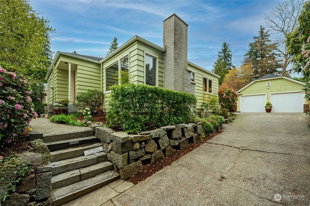 Photo of 11016 Alton Avenue NE, Seattle, WA 98125 (MLS # 2217421)