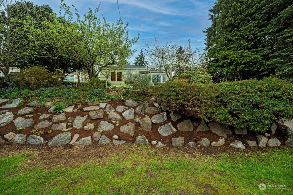 Photo of 11016 Alton Avenue NE, Seattle, WA 98125 (MLS # 2217421)